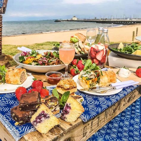 16 Best Picnic Boxes Melbourne To Up Your Picnic Game • TOT: HOT OR NOT Grazing Lunch, Salted Caramel Slice, Vegetarian Tart, Picnic Boxes, Gluten Free Chocolate Brownies, Picnic Food Ideas, Bacon Blt, Picnic Games, Picnic Items