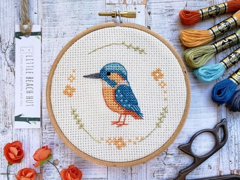 Robin Design, Small Cross Stitch, Bird Embroidery, Bird Gifts, Cute Cross Stitch, Bird Cards, Simple Cross Stitch, Blue Gift, Embroidery Kit