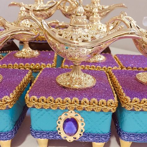 Próxima festa Jasmine . #personalizadas #lembrancinha #festademenina #festainfantil #festainfantilms #festajasmine #festaaladdin… Aladdin Wedding Theme, Jasmine Aladin, Aladdin Wedding, Princess Jasmine Party, Arabian Party, Aladdin Birthday Party, Princess Jasmine Birthday Party, Arabian Nights Party, Princess Jasmine Birthday