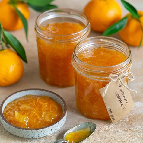 Mandarin Marmalade with Kaffir Lime Leaves Jar Food Gifts, Homemade Marmalade, Edible Christmas Gifts, Marmalade Recipe, Diy Edible, Pickle Recipe, Mason Jar Meals, Christmas Food Gifts, Jam And Jelly