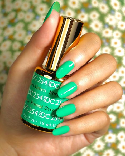 DND Gel on Instagram: “Channeling our inner-child with this bright, energetic, glossy finish green 😍 #ForestGreen DC254 🌱” Bright Forest, Dnd Nail Polish, Cnd Nails, Band Nails, Dnd Gel Polish, Powder Nail Polish, Gel Polish Colors, Colorful Nail Designs, Essie Nail