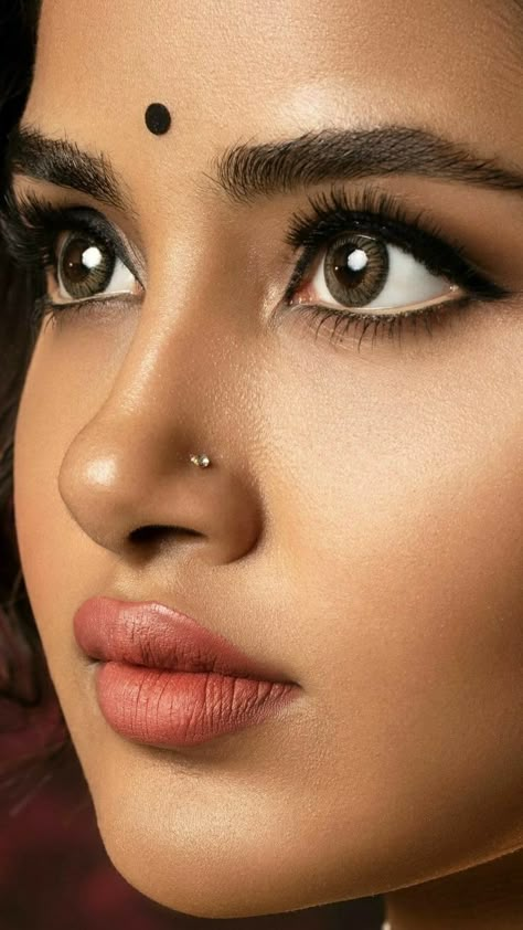 Indian Girl Eyes, Potrait Refrences Women, Indian Eyes, Corner Cabinets, Actress Hairstyles, Actress Without Makeup, Anupama Parameswaran, Beauty Face Women, Eye Photography