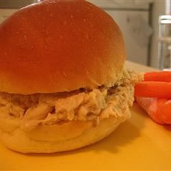 Hot Shredded Chicken Sandwiches Sandwich Buns, Shredded Chicken Sandwiches, Sandwich Vegetarian, Hot Chicken Sandwiches, Chicken Sandwich Recipes, Chicken Sandwiches, Hot Sandwich, Stuffing Mix, Cooked Chicken