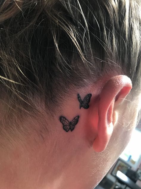 butterfly tattoo behind the ear Small Feminine Tattoos, Colorful Butterfly Tattoo, Small Wave Tattoo, Behind The Ear Tattoo, Behind Ear Tattoos, Tattoo Behind Ear, Small Butterfly Tattoo, Tattoos Skull, Butterfly Tattoo Designs