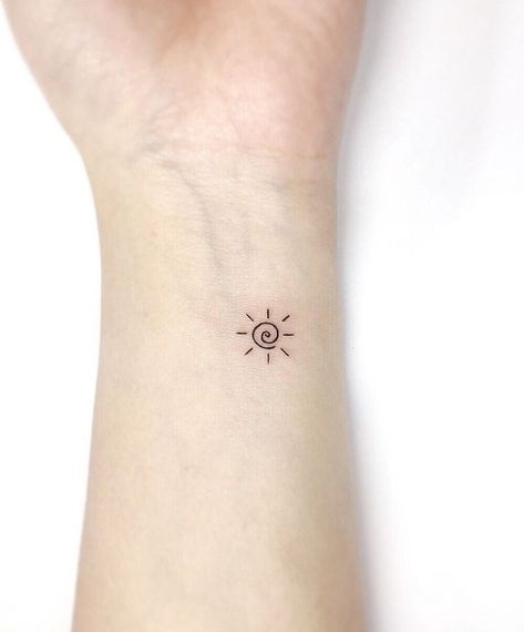 Sun Finger Tattoo, Hand And Finger Tattoos, Henna Ideas, Mini Tattoo, Classy Tattoos, Discreet Tattoos, Sun Tattoo, Body Love, Mini Tattoos