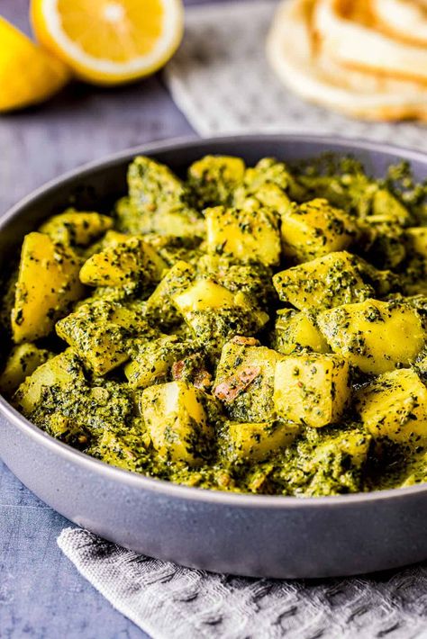 Made with delicious spices, spinach, potatoes and creamy coconut milk, this saag aloo has the perfect amount of spice and creaminess! Saag Aloo Recipe, Red Chimichurri, Beef Massaman, Beef Massaman Curry, Saag Aloo, Saag Recipe, Aloo Curry, Aloo Recipe, Saag Paneer