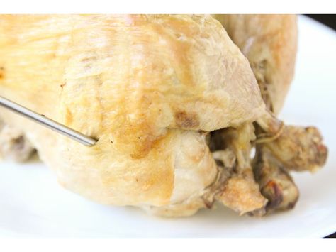 how to check temperature of chicken Chicken Temperature, Undercooked Chicken, Cooking Whole Chicken, Meat Thermometer, Food Thermometer, Food Poisoning, The Horrors, Whole Chicken, Meat Chickens