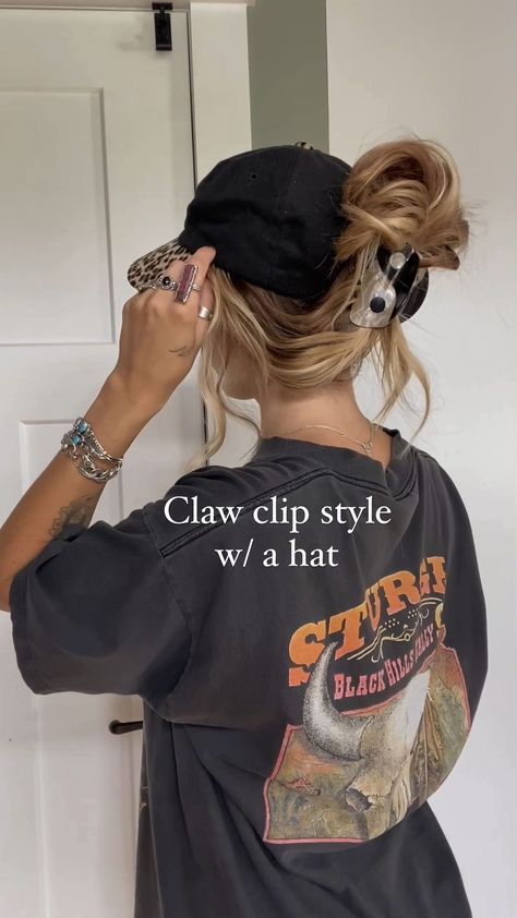 Headband And Claw Clip, Claw Clip Hairstyles With Hat, Hair Clip With Hat, Hair Claw Clip Hairstyles Tutorial, Claw Clip With Hat, Hair With Hat, Vsco Hair, Night Out Hairstyles, Easy Hair Tutorials