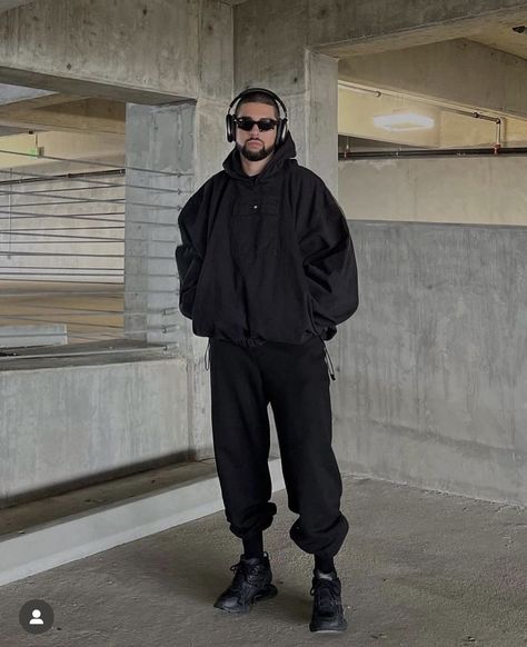 Black Long Sleeve Techwear Windbreaker, Black Midweight Techwear Outerwear, All Black Outfit Men Techwear, Black Crew Neck Techwear Outerwear, Black Leather Techwear Jacket, Minimal Streetwear, Diy Clothes, Outfit Of The Day, Street Wear