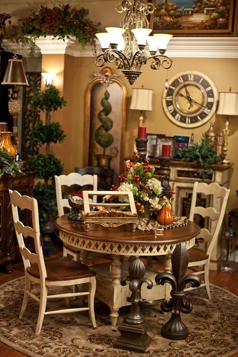 Clock Pictures, Tuscan Interior, Tuscany Decor, French Country Rug, Tuscan Decor, Cottage Dining Rooms, Country Dining Rooms, French Country Dining, Tuscan Design