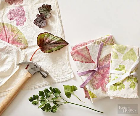 Eco Dyeing, Eco Print, Natural Dyeing, Eco Printing, 자수 디자인, Kitchen Decorating, Nature Crafts, Natural Dye, How To Dye Fabric