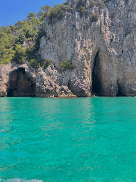 #sperlonga #beach #sea #sun #sky #blue #hot #summer #italy #holiday #travel #photo #nature #tiberio #romanhistory #history #photography Italy Holiday, History Photography, Sun Sky, Roman History, Photo Nature, Travel Photo, Holiday Travel, Hot Summer, Sky Blue