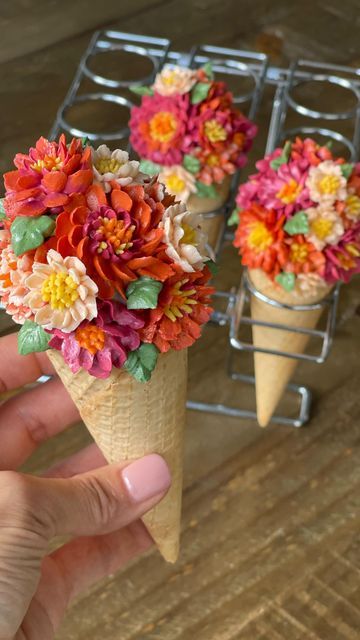 Ice Cream Flowers Arrangement, Cake Cones Cupcakes, Cone Cake Ideas, Cupcake Cone, Cake Cone, Cake Cones, Cupcake Flower Bouquets, Cone Cake, Ice Cream Cone Cake