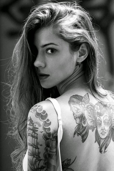 Beautiful Girl Tattooed Back #iPhone #4s #wallpaper Hannya Maske, Tattoo Photoshoot, Cool Wallpapers For Girls, Tattoo Girl Wallpaper, Alissa Salls, Tattoo Printer, Woman With Tattoos, Black And White Hair, Tattoo Background