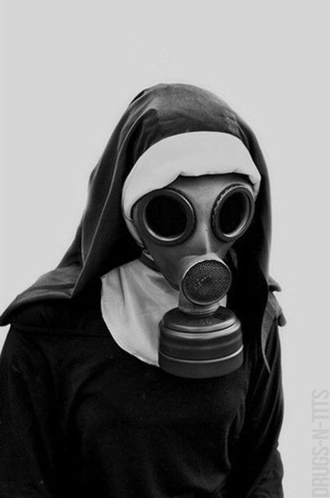 atomic nun. #surreal #untamedstreet #beuntamed Oni Maske, Rabe Tattoo, Gas Mask Art, Black Parade, Masks Art, Foto Art, Gas Mask, Funny Pics, My Chemical Romance