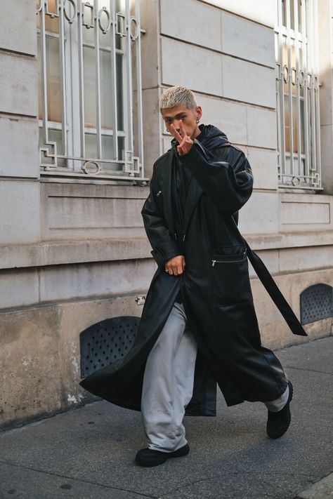 Instagram Story Ideas Photos, Paris Street Style Men, Photo Ideas Men, Fashion Week Outfit Ideas, Paris Fashion Week Men, Fashion Week Outfit, Coat Street Style, Artsy Style, Paris Fashion Week Street Style