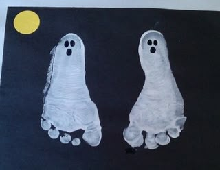 Ghost Feet Halloween Crafts For Toddlers, Crocheted Patterns, Easy Halloween Crafts, Footprint Art, Theme Halloween, Kid Crafts, Easy Halloween, Toddler Crafts, Fall Fun