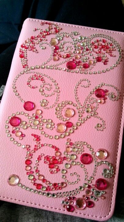 Great idea for a scrapbook or jewelry box Bedazzled Box Diy, Bedazzled Journal, Bedazzled Bible, Blinged Out Things, Bedazzled Notebook, Badazzel Ideas, Box Diy Ideas, Diy Bedazzled, Bedazzling Ideas