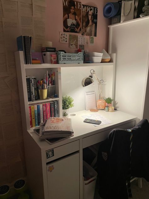 Desk With Books Aesthetic, Aesthetic Desk With Shelves, Makeup And Homework Desk, Corner Desk Inspo Aesthetic, Small Desk Aesthetic, Micke Desk Kallax Shelf, Aesthetuc Desk, Ikea Desk Setup, Pink Baddie Room