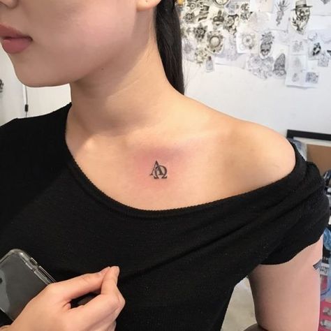 Alfa Omega Tattoo, Small Tattoo Designs With Meaning, Alpha And Omega Tattoo, Omega Tattoo, Cute Small Tattoo Ideas, Tattoo Designs With Meaning, Tattoos Symbols, Designs With Meaning, Mark Tattoo