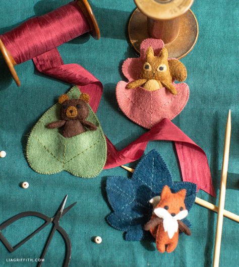 Lia Griffith Felt, Embroidery Christmas Ornaments, Felt Woodland, Easy Felt Crafts, Felt Plushie, Pocket Pals, Owl Mask, Felt Sewing, Felt Toys Patterns