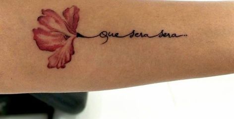 The Que Sera Sera Tattoo: Find Out What This Tattoo Means - TattoosWin Sera Sera Tattoo, Que Sera Sera Tattoo, Spanish Quotes Tattoos, Spanish Tattoos, Common Tattoos, Forearm Tattoo Quotes, Beautiful Flower Tattoos, Tattoo Font, Most Popular Tattoos