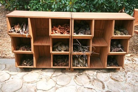 This is a creative storage solution shown at the Nature Explore Classroom at the Memphis Botanic Garden! Outdoor Makerspace, Woodland Playground, Outdoor Loose Parts, Tinker Space, Natural Backyard, Outdoor Playscapes, Childcare Environments, Natural Playground Ideas, Natural Play Spaces