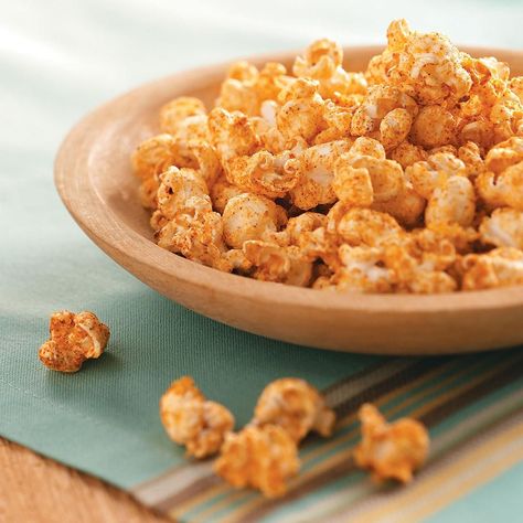 Boozy Popcorn, Cajun Popcorn, Jiffy Pop, Gourmet Popcorn Recipes, Flavored Popcorn Recipes, Popcorn Station, Spicy Popcorn, Future Chef, Popcorn Treats