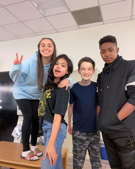 Ravens Home Disney, Nickelodeon Cast, Free Rein Tv Show, Navia Robinson, Old Disney Channel Shows, Peyton Clark, Old Disney Channel, Ravens Home, That's So Raven