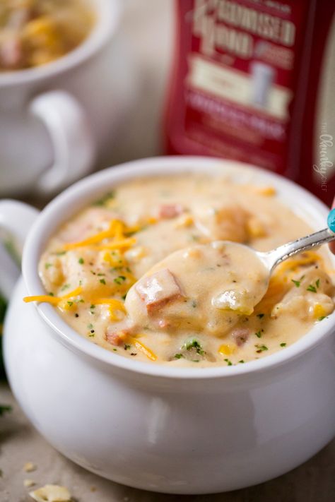 Slow Cooker Cheesy Ham Chowder | Creamy, cheesy and hearty, this slow cooker ham chowder is the perfect way to use up any leftover ham!  Perfect for a busy weeknight meal! | https://www.thechunkychef.com | #chowder #soup #ham #leftover #slowcooker #crockpot Cheesy Ham Chowder, Ham Chowder Recipe, Ham Chowder, Crockpot Soups, Chunky Chef, Ham And Potato Soup, Cheesy Ham, Slow Cooker Ham, Ham Soup