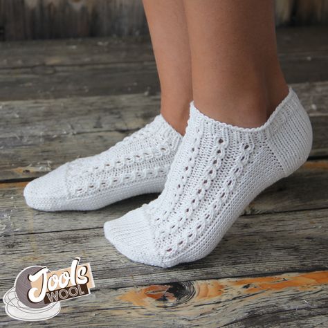 Sock Knitting Patterns, Crochet Socks, Slippers Pattern, Crochet Baby Clothes, Knitted Slippers, Happy Socks, Knitting Techniques, Drops Design, Handmade Knitting