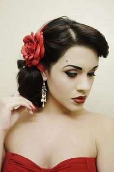 Latina Wedding Hairstyles, Wedding Hairstlyes, Latina Wedding, Spanish Hairstyles, Rockabilly Makeup, Mexican Hairstyles, Italian Hair, 50s Hairstyles, Mother Of The Bride Hair