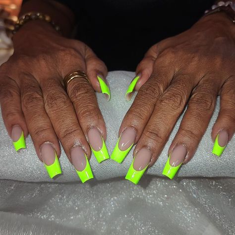 25 Summer Neon French Nails Looks: Bright Colors, Designs, and Ideas for Every Nail Shape Nail Designs Neon Green, Lime Green French Tip, Lime Green French Tip Nails, Neon Green Nail Ideas, Neon French Nails, Neon Blue Nails, Neon Pink Nail Polish, Ballerina Nails Shape, Ombre French Nails