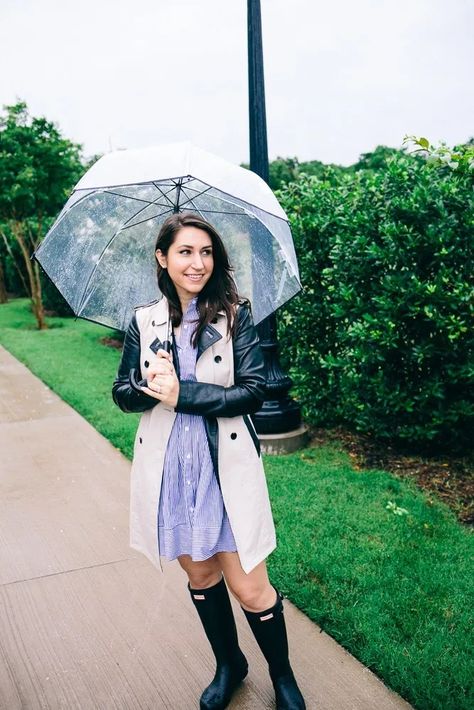 Rainy Summer Day Outfit, Summer Rainy Day Outfit, Rainy Summer Day, Cold Rainy Day Outfit, I Love The Rain, Summer Day Outfits, Raincoat Fashion, Rainy Summer, Breezy Outfit