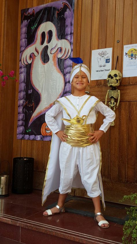 DIY Aladdin Prince Ali costume for my 5yo daughter Prince Ali Costume, Aladdin Costume Diy, Aladdin Prince Ali, Aladdin Show, Aladdin Play, Aladdin Musical, Aladdin Jr, Prince Ali, Aladdin Costume