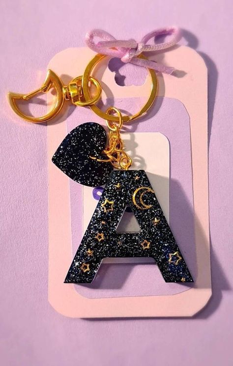 Glitter Resin Keychain, Resin Keychain For Men, Things To Put In Resin, Astrology Moon, ميدالية مفاتيح, Seni Resin, Valentines Letter, Keychain Craft, Love Keychain