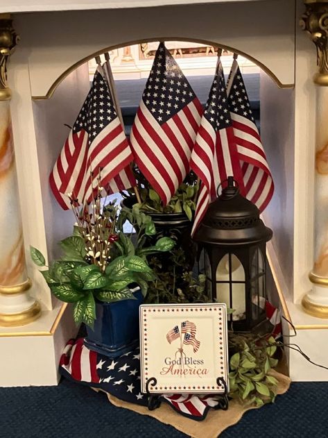 Memorial Day Flower Arrangements, Veteran Day Decoration Ideas, Veterans Day Table Decorations Centerpiece Ideas, Veterans Day Table Centerpieces, Veteran Centerpiece Idea, Veterans Day Centerpieces, Flag Memorial Display, Veterans Day Floral Arrangements, Memorial Service Decorations