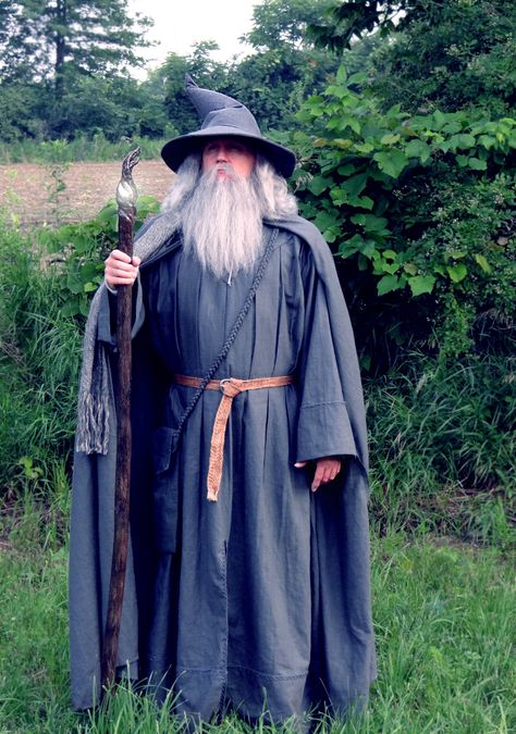 Gandalf the Grey from The Hobbit #cosplay by PropDad Gandalf Cosplay, Gandalf Costume, Hobbit Cosplay, Wizard Costume, Gandalf The Grey, Costume Diy, Cosplay Diy, Family Halloween Costumes, Gandalf