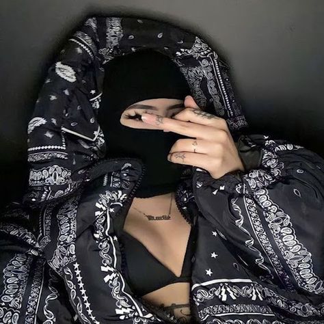 Gangster Girl Aesthetic Outfits, Gangster Outfits For Women, Trapstar Girl, Girl Gangster, Gangster Outfit, Thug Girl, Girl Gang Aesthetic, Gangster Girl, Gangsta Style