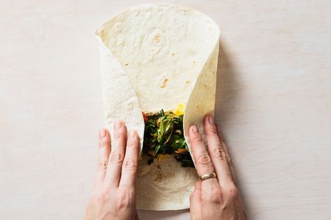 How to Fold a Wrap, Step by Step How To Make Wraps, Wrap Food, Boiled Chicken Breast, Spinach Wraps, Crunch Wrap, How To Roll, Tacos Al Pastor, Lunch Wraps, Breakfast Wraps