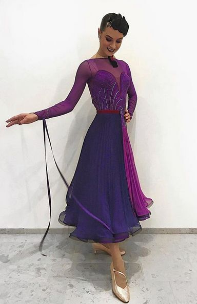 Interesting design for a ballroom dance dress Smooth Dance Dresses, Dancesport Costume, Ballroom Dress Inspiration, Dancing Ballroom, Ballroom Standard Dress, Dancing Dresses, Dancesport Dresses, Dance Competition Dress, Ballroom Competition