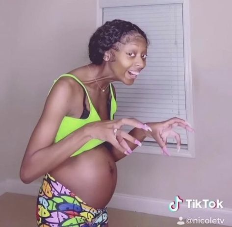 Pregnant Reaction Pic, Funny Looking People, Embarrassing Photos, Big Nose Memes Funny, Abs Pictures, Weird Faces, Big Girl Meme, Feeling Silly, Big Belly Memes