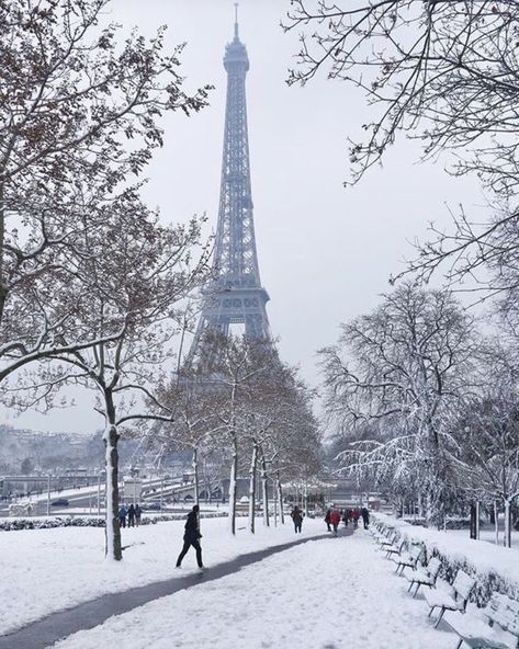 Eiffel Tower Snow, Paris Aesthetic Night, Snow In Paris, Paris Snow, Paris In December, Paris Christmas, Paris Winter, Wallpaper Winter, France Aesthetic