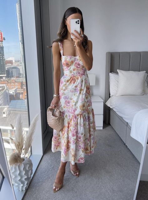 Wedding Dress Shopping Outfit Guest, Flower Dress Wedding Guest, Formal Church Outfits For Women, Communion Guest Outfit For Women, Girly Church Outfits, Bridal Shower Dress Guest, Wedding Guest Looks Women, Spring Dresses Formal, Rehearsal Dinner Outfit For Guest