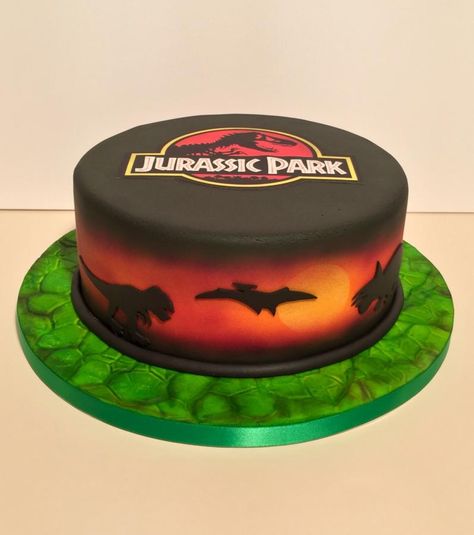 Fête Jurassic Park, Jurassic Park Cake, Jurassic World Cake, Festa Jurassic Park, Jurassic Park Birthday Party, Jurassic Park Party, Dinosaur Birthday Theme, Jurassic Park Birthday, Birthday Party At Park