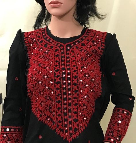 Kutchi Work Kurti Design, Sindhi Barth Design, Sindhi Embroidery Dresses, Sindhi Embroidery Design, Afghanistan Dress, Kutchi Embroidery, Balochi Dresses, Sindhi Embroidery, Stitch Dress