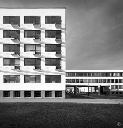 Bauhaus Dessau | Bauhaus Dessau, designed by Walter Gropius … | Flickr Walter Gropius Bauhaus, Bauhaus Building, Lebbeus Woods, Bauhaus Architecture, Modern Architecture Design, Old Abandoned Houses, Bauhaus Art, Walter Gropius, Bauhaus Design