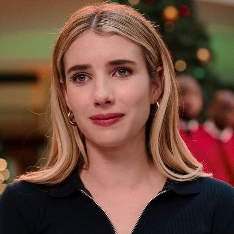 @emmaroberts_3 on Instagram: “❤️” Emma Roberts Brown Hair, Emma Roberts Style, Chanel Oberlin, Lisa Smith, Scarlett Leithold, Comedy Film, Leigh Anne Pinnock, Sassy Girl, Elizabeth Gillies