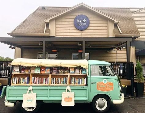 Book Bus, Bookstore Design, Book Cart, Mobile Library, Book Bar, Horse Books, Mobile Business, Magic School Bus, Book Cafe