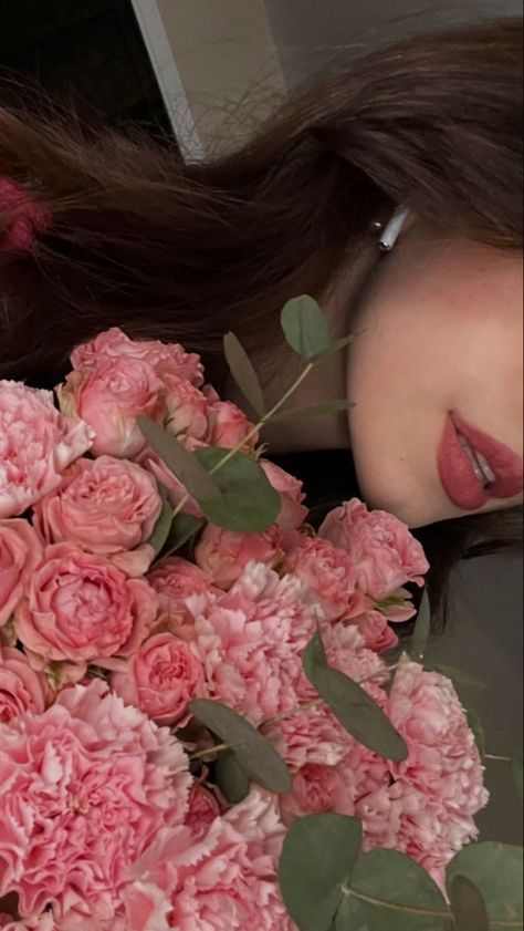 Studio Photoshoot Ideas, Flower Photoshoot, Flowers Instagram, Ginger Girls, Studio Photoshoot, Flower Therapy, Beautiful Bouquet Of Flowers, Prom Pictures, Instagram Creative